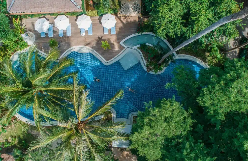 ชมน้ำทะเลสีฟ้าเขียวที่หาดป่าทราย 2 ที่พัก พังงา
