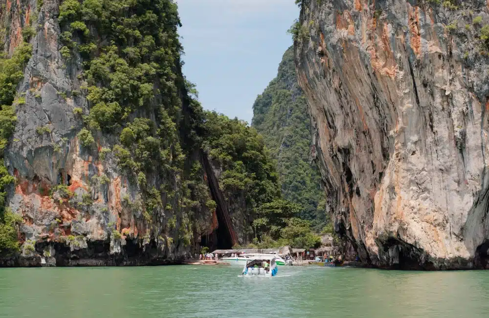 ชมธรรมชาติแห่งเกาะป่ากลางทะเลที่ อุทยานแห่งชาติอ่าวพังงา 2 1.เขาพิงกัน