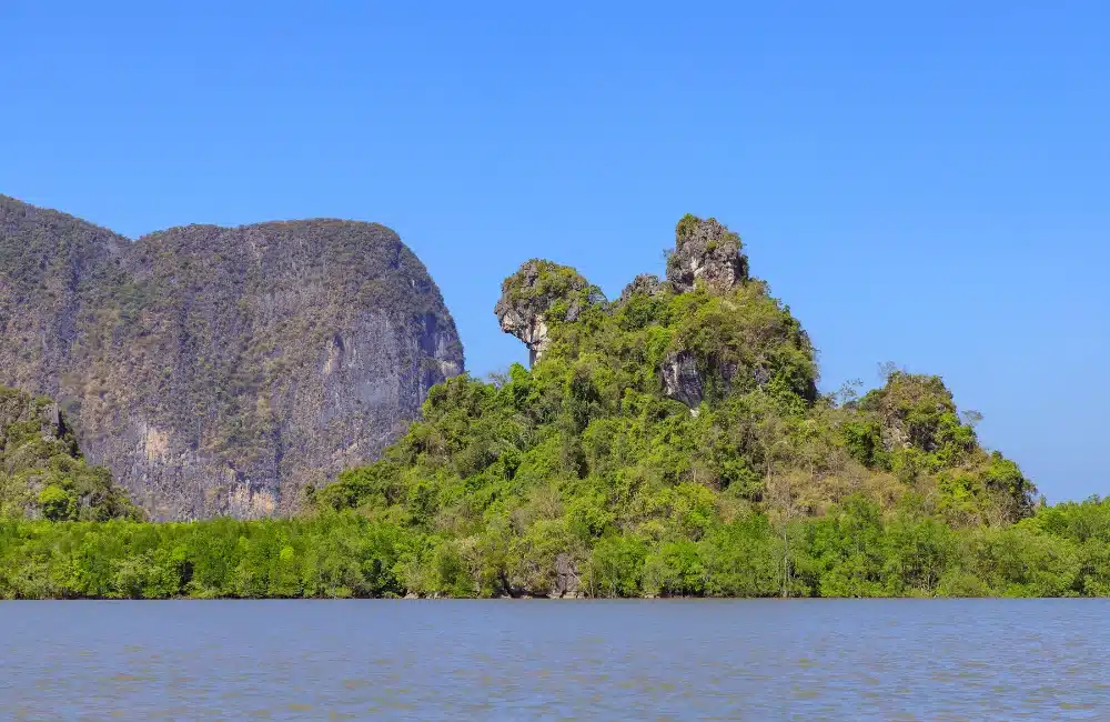 ชมธรรมชาติแห่งเกาะป่ากลางทะเลที่ อุทยานแห่งชาติอ่าวพังงา 4 3.เขาหมาจู