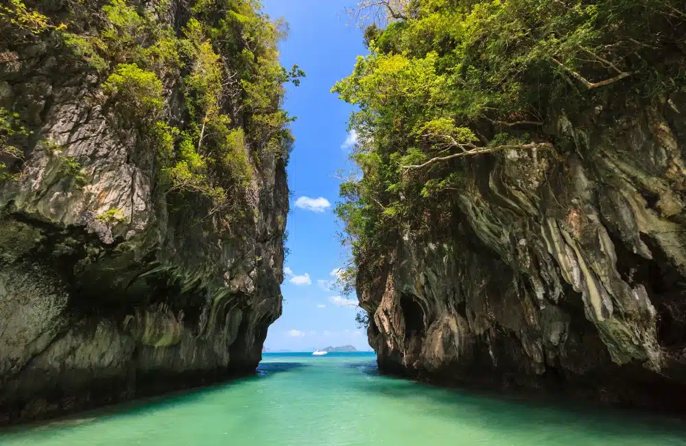 ชมธรรมชาติแห่งเกาะป่ากลางทะเลที่ อุทยานแห่งชาติอ่าวพังงา 9 เกาะห้อง
