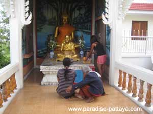 offerings to Buddha in Pattaya